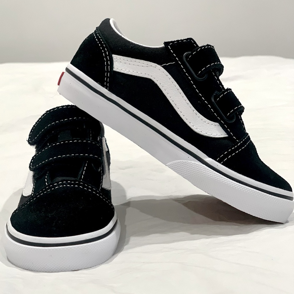 Black 9.5 toddler size Vans